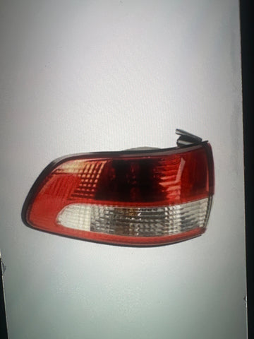 Foco trasero izq Toyota Sienna 01-03