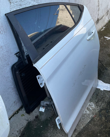 Puerta Trasera Izq Hyundai Elantra 16-20