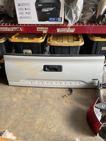 Compuerta Toyota Tacoma 20-23