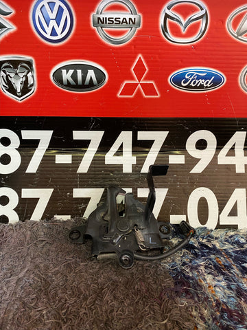 Cerradura de Bonete Lexus IS250 16-22