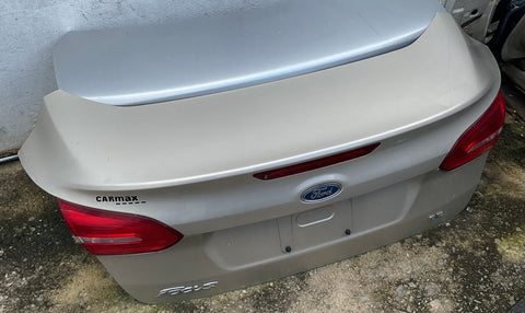 Tapa de Baul Ford Focus SE 12-18