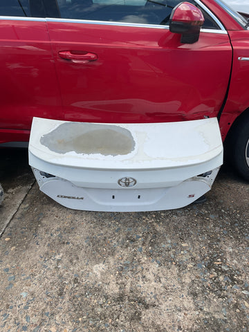 Tapa de Baul Toyota Corolla S 14-19