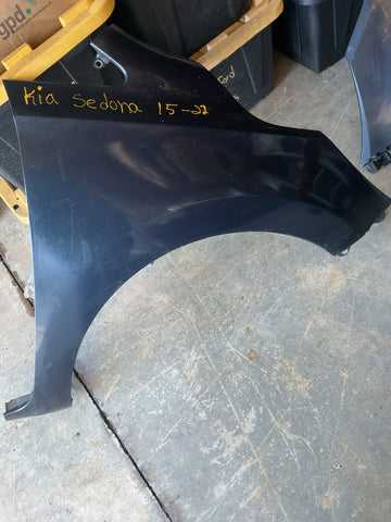 Guardalodo derecho Kia Sedona  15-22