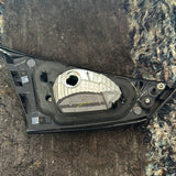 Foco der. tapa de baúl Yaris Mazda 18-22