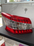 Foco trasero izq Nissan Sentra 13-15