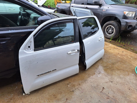 Puertas izq Toyota Tacoma 16-22