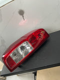 Foco trasero izq Nissan Frontier 05-20