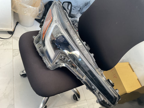 Foco Delantero Izq toyota corolla HB 19-24