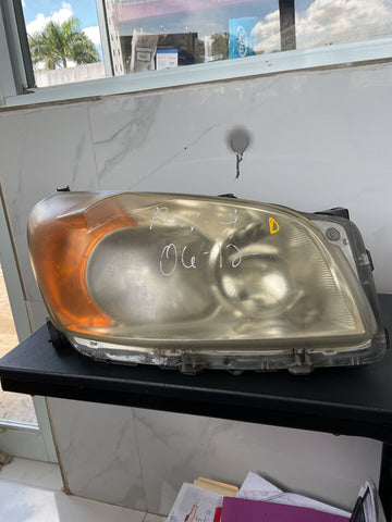 Foco delantero der Toyota Rav4 06-12