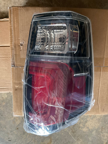 Foco Trasero Izq Toyota Tacoma 16-23