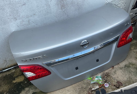 Tapa de Baul Nissan Sentra SV 14-19