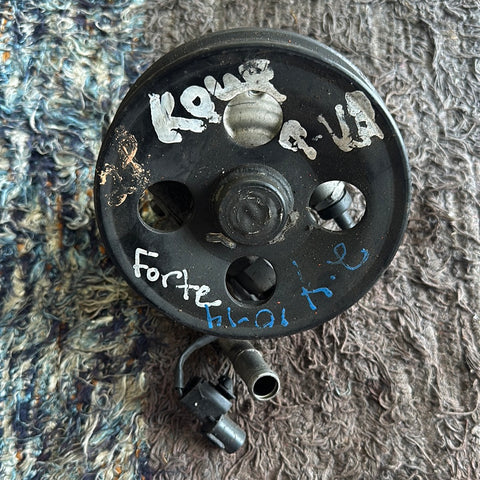 Bomba de power steering Kia Forte 10-13