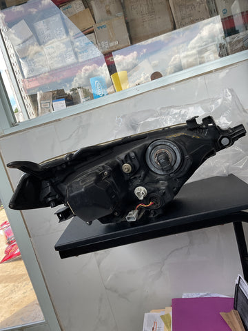 Foco delantero izq Toyota Corolla 14-16