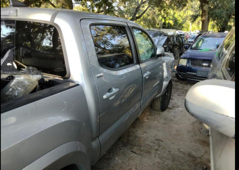 Auto Toyota Tacoma 16-23
