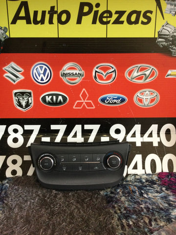 Careta de Control de Aire Nissan Sentra  14-17