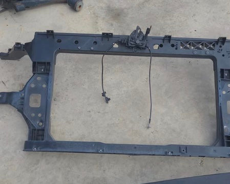 Soporte del Radiador Hyundai Venue 20-22