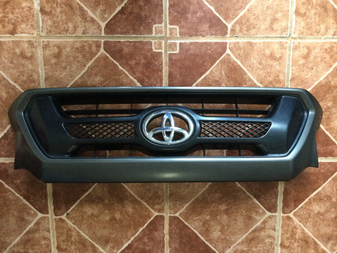 Parrilla Toyota Tacoma 12-15