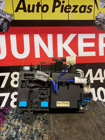 Caja de Fusible Toyota Tacoma 12-15