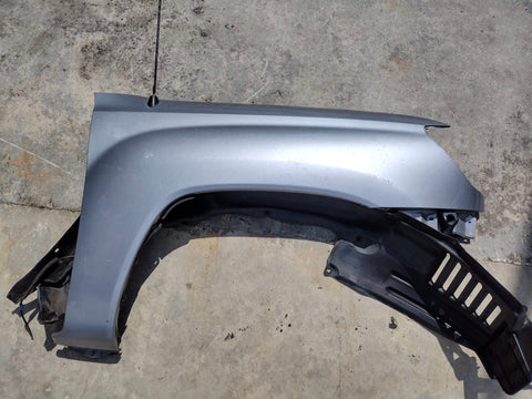 Guardalodo (Fender) Der Nissan Frontier 21-22