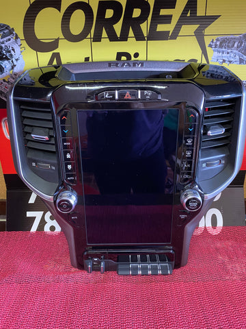 Careta de Radio Dodge RAM 1500 19-22