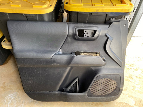 Paño Izq Toyota Tacoma 16-22