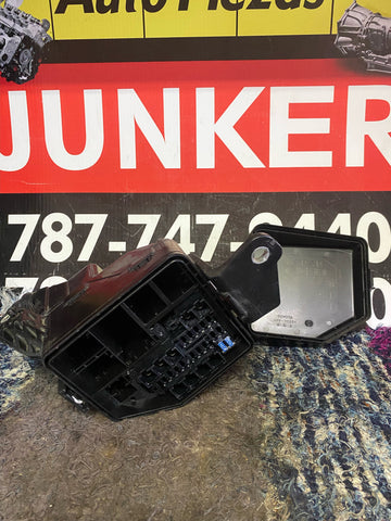 Módulo Caja de Fusibles Toyota Rav4 19-21