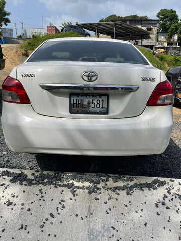 Tapa de baúl Toyota Yaris Sedan 08-12