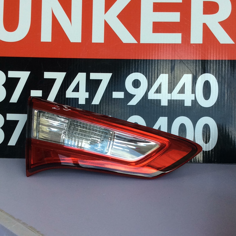 Foco Trasero de baúl izq Toyota Yaris Hybrid 17-18