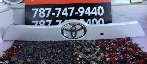 Moldura Trasera del Baúl Toyota Highlander 14-19