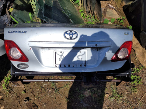 Tapa de baúl Toyota Corolla 09-10