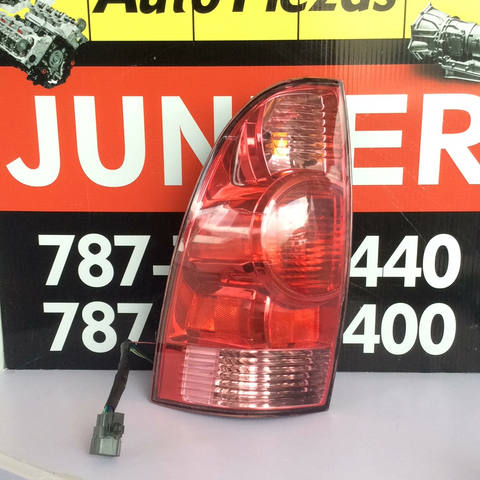 Foco Trasero izq Toyota Tacoma 05-15
