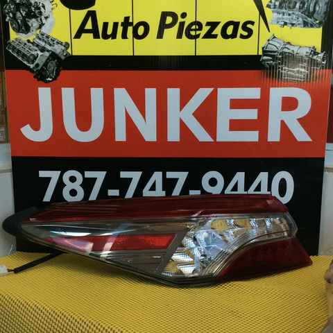 Foco Trasero izq Toyota Camry 18-20