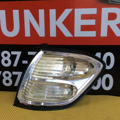 Luz de esquina (Corner light) izq Toyota Sequoia 01-04
