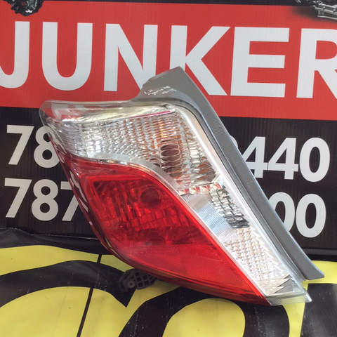 Foco Trasero izq Toyota Yaris HB 12-14