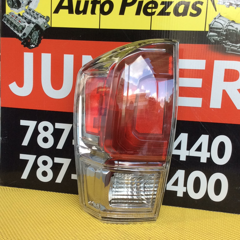 Foco Trasero izq Toyota Tacoma 16-23