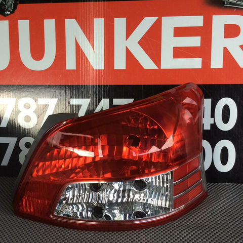 Foco trasero der Toyota Yaris Sedan 07-12