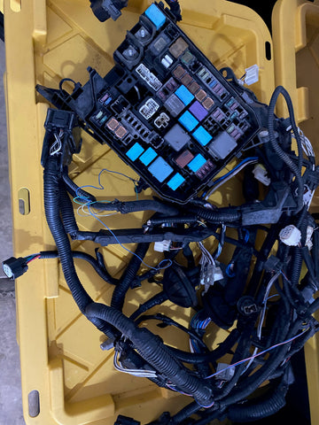 Rabiza con Caja de Flusible Toyota Corolla 14-19