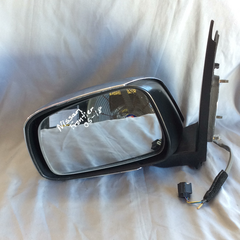 Retrovisor izq Nissan Frontier 05-19