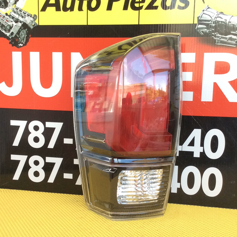 Foco Trasero izq Toyota Tacoma 17-18