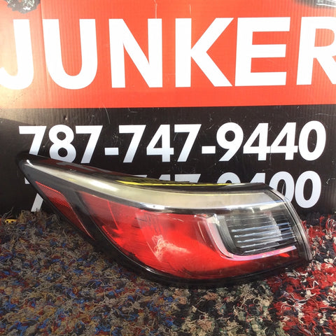 Foco Trasero izq Toyota Yaris/Mazda 16-20