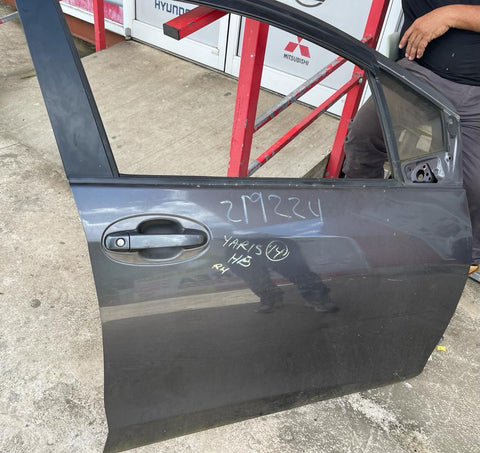 Puerta delantera Der Toyota Yaris 14