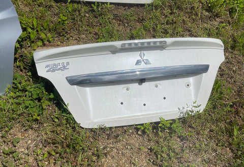 Tapa de Baúl Mitsubishi Mirage GT 20-22