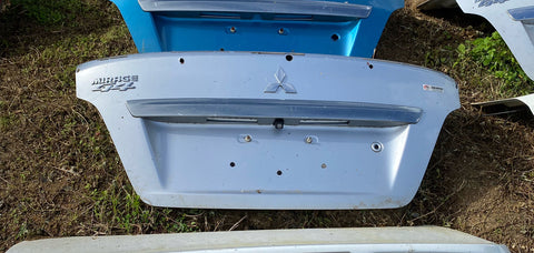 Tapa de Baúl Mitsubishi Mirage G4 14-22