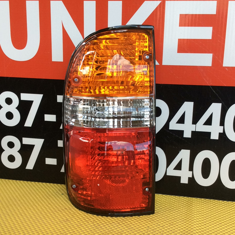 Foco Trasero izq Toyota Tacoma 01-04