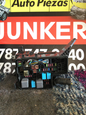 Módulo Caja de Fusibles Toyota Rav4 12-18