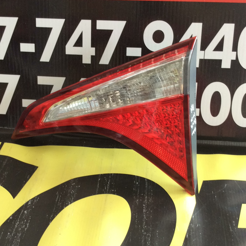 Foco Trasero de baúl der Toyota Corolla Sedan 14-16