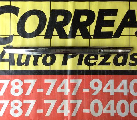 Moldura de tapa de baúl Toyota Corolla 10-13