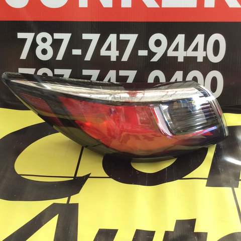 Foco Trasero izq Toyota Yaris Sedan/Mazda 16-20