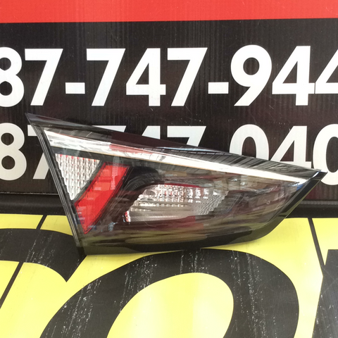 Foco Trasero de baúl izq Toyota Yaris Sedan/Mazda 16-20