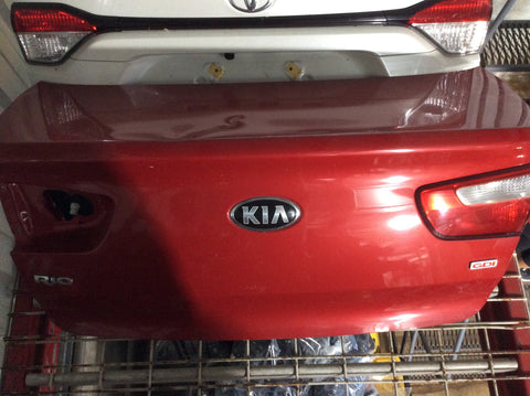Tapa de baúl Kia Rio Sedan 12-17